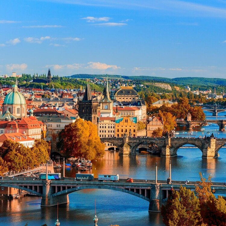 Das Bild zeigt Brücken in Prag