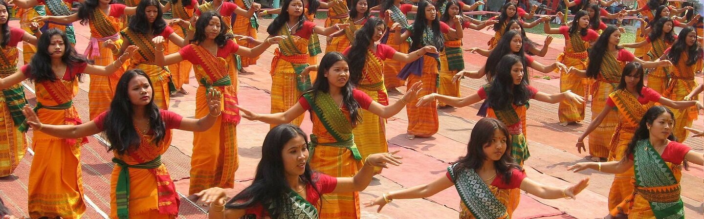 Das Bild zeigt indische Tänzerinnen.