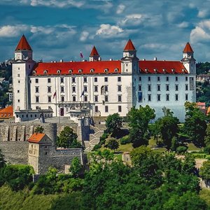 Das Bild zeigt eine Stadt in der Slowakei