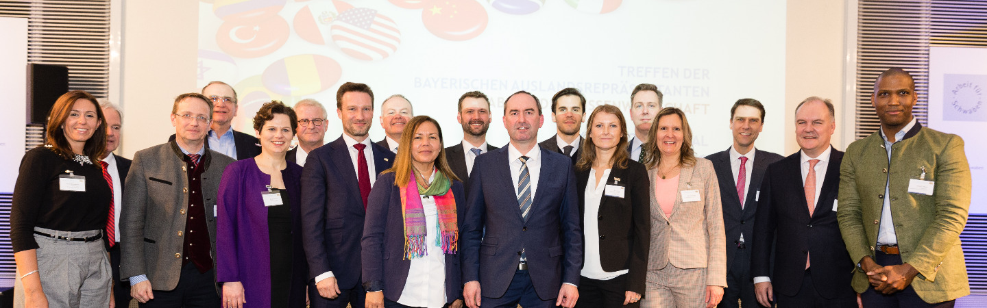 Wirtschaftsminister Hubert Aiwanger mit den bayerischen Auslandsrepräsentanten